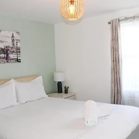 Mada Apartment Bournemouth 12 Min Walk To The Beach Exterior photo